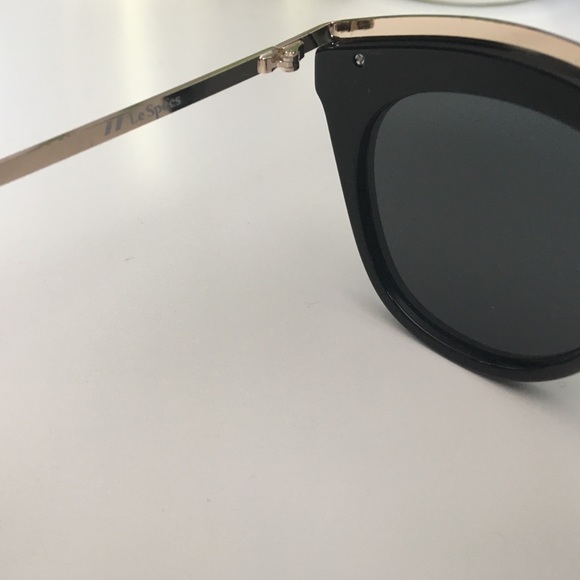 Le Specs Cat eyed sunglasses - black and gold - Picture 4 of 6